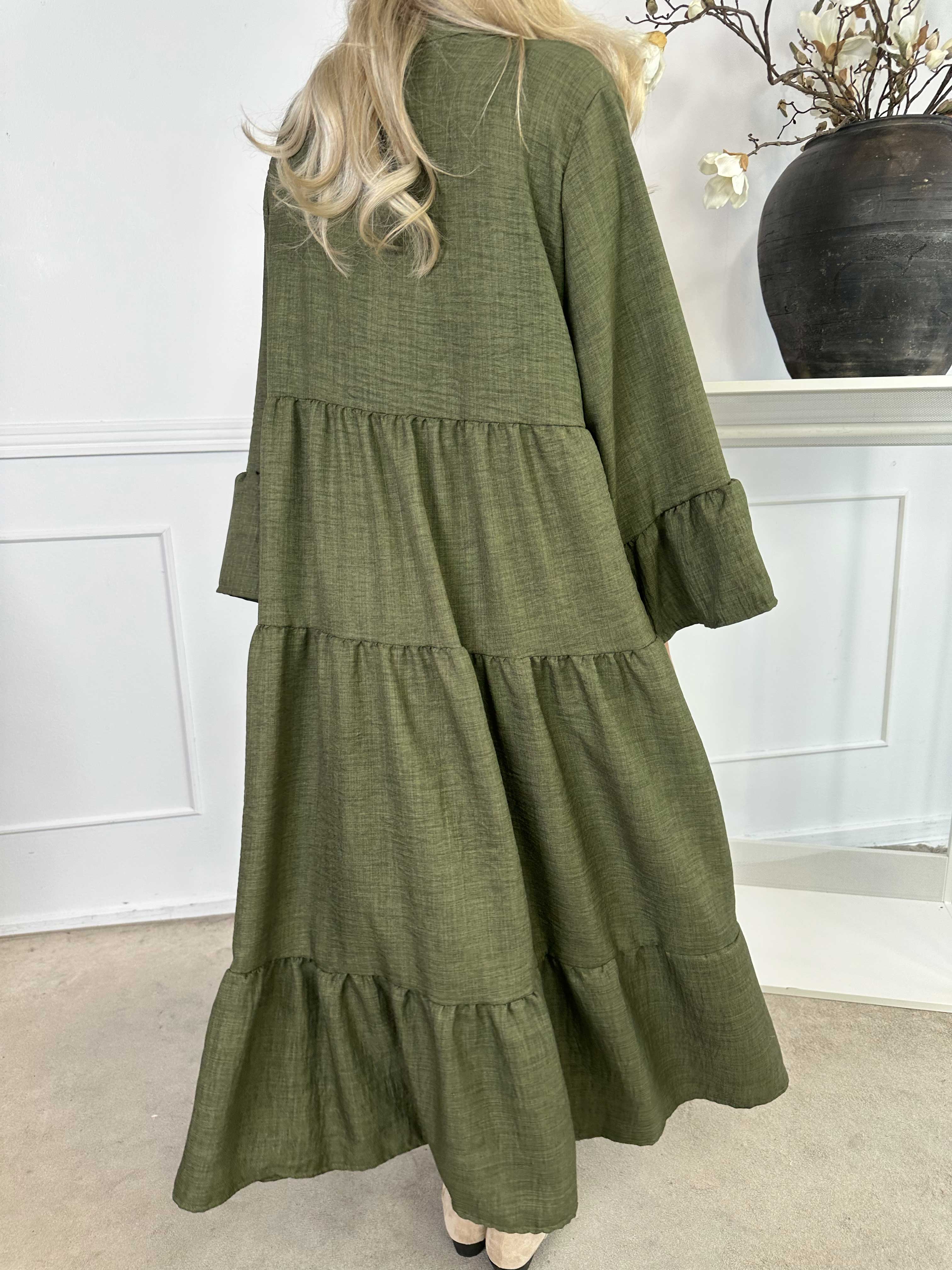 Arjana - Sød kjole med lag på lag look og knapper